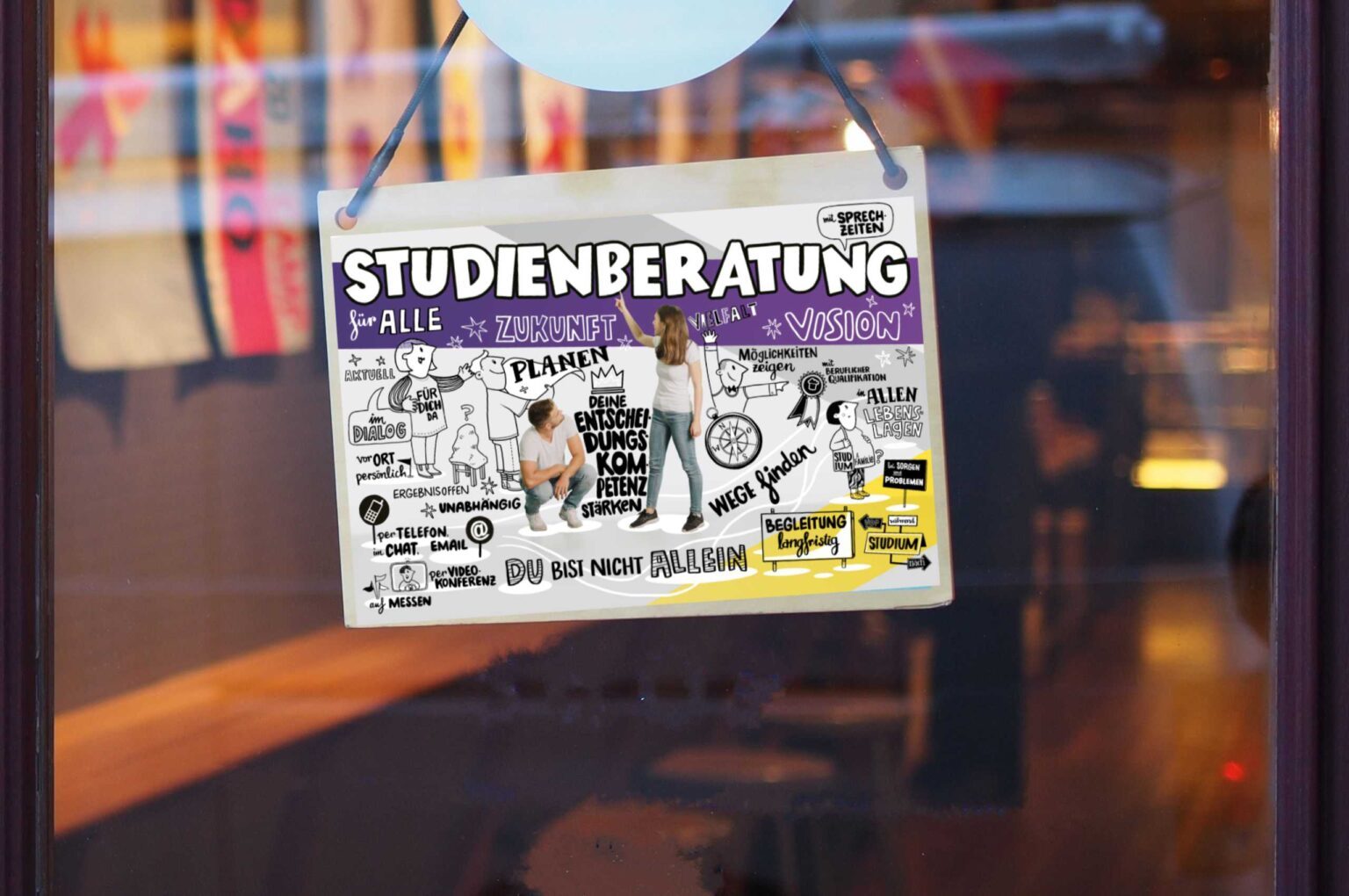 Studienberatung Postkarte an einer Tür hängend: Zukunftsplanung und Vision für alle Studierenden, Möglichkeiten und Begleitung.