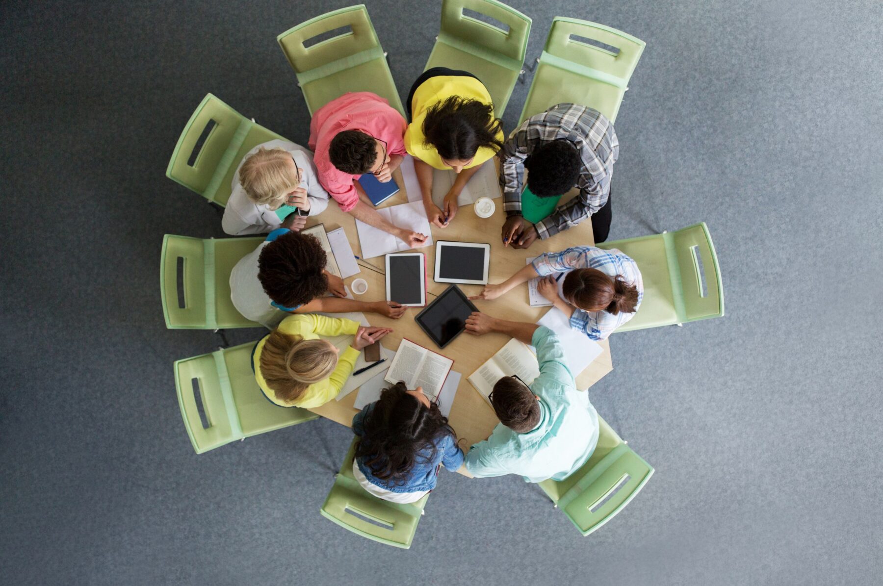 Gemeinsam entscheiden im Fachschaftsrat (FSR) oder Allgemeinen Studierendenausschuss (AStA), Quelle: Canva